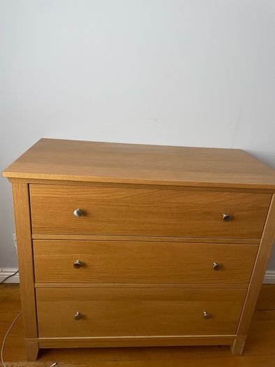 chest of drawers