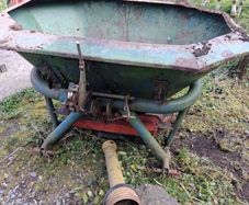 Amazon fertiliser spreader
