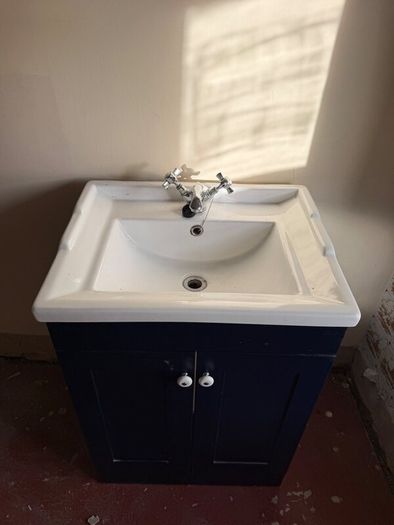 Vanity unit navy and white