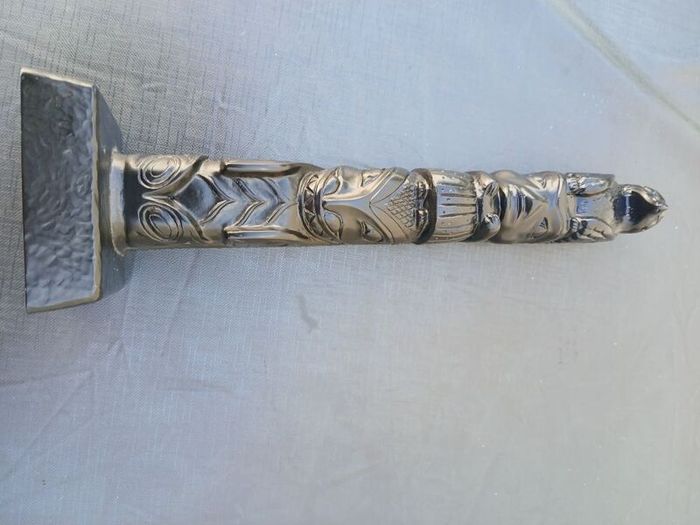 Original Canadian BOMA BLACK Totem