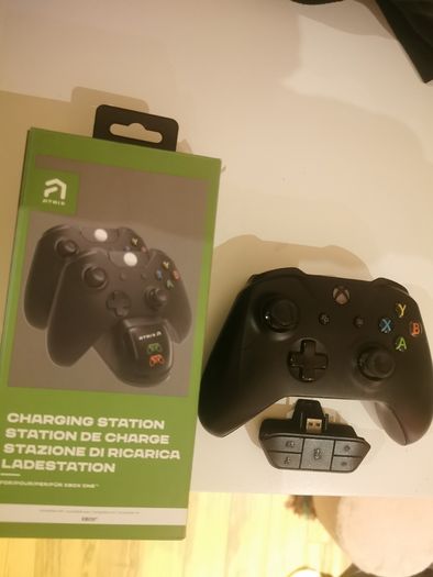 Xbox One Controller, Audio Adapter & Charging Station