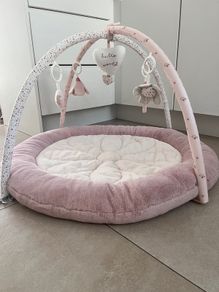Mamas and Papas play gym