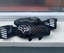 Fox Titan Pro D30 MTB elbow pads