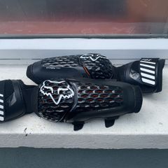 Fox Titan Pro D30 MTB elbow pads