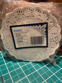 BENDERS White Paper Doilies