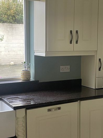 Kitchen units, work top and Belfast sink