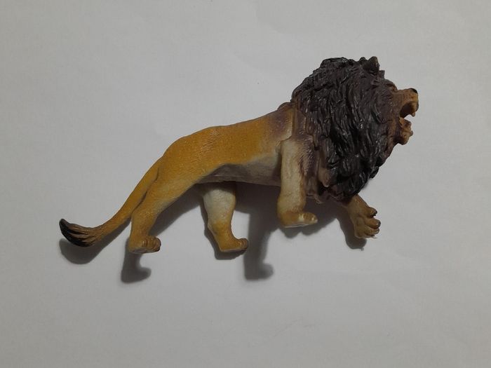 Animal Figure - Roaring Lion - Toy/Model