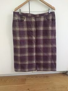 Knee length woolen skirt