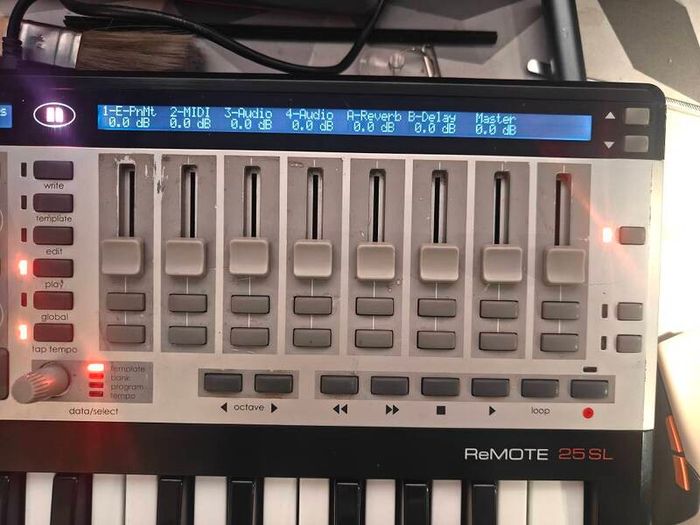 Novation: ReMOTE 25SL MIDI Controller