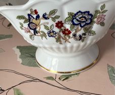 Vintage Royal Tara fine bone china basket in great condition no chips