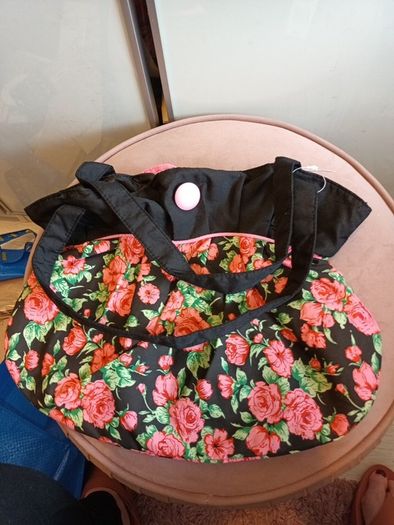 2 vintage print handbags