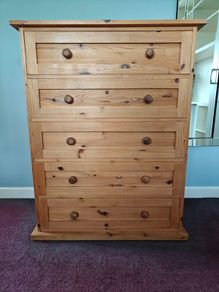 Chest of drawers