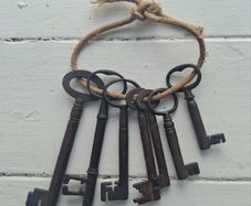 7 Antique Skeleton Keys