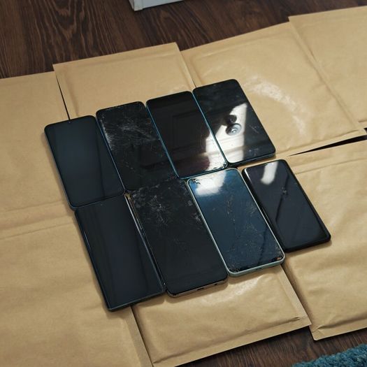 Job Lot of 8x Android Phones - Samsung / Honor / Redmi - Spares & Repairs