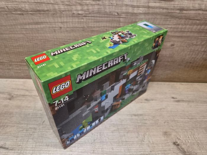 Lego 21141 Minecraft The Zombie Cave