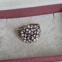 Pandora cherry blossom bouquet ring, size 58 some signs of wear on the back, as shown in the photos. Otherwise, no issues.