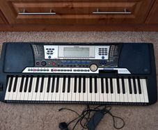 Electric Yamaha Keyboard PSR 540