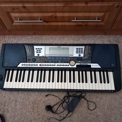 Electric Yamaha Keyboard PSR 540