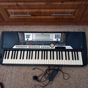 Electric Yamaha Keyboard PSR 540