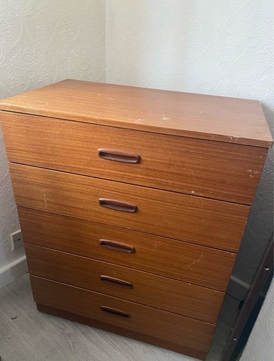 Chest of drawers