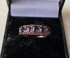 9 ct gold beautiful Amethyst ring