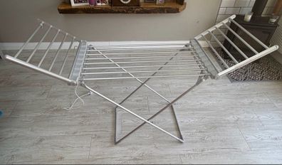 Electric clothes horse