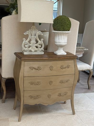 Chest of drawers