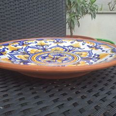 Hand-painted Italian ceramic plate in the classic "Ricco Deruta" pattern