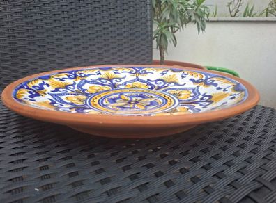 Hand-painted Italian ceramic plate in the classic "Ricco Deruta" pattern