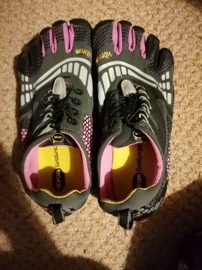 Vibram FiveFinger shoes size 39