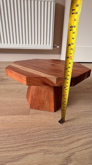 Cake stand