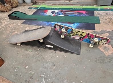 Skateboard Ramp with 2 x skateboards