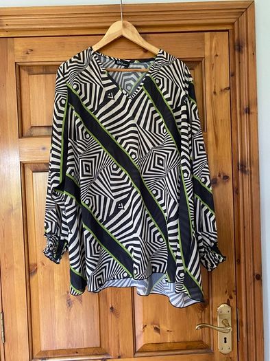 collection of ladies tops sz 26/28