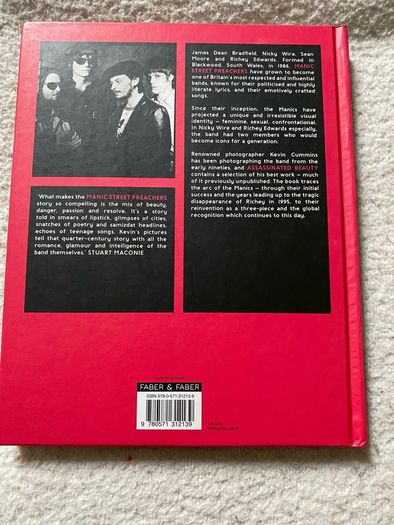 book Assassinated Beauty photographs of the manic street preachers