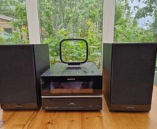 Sony CMT-BX70 Micro HiFi System (2008) - CD player and iPod dock