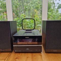 Sony CMT-BX70 Micro HiFi System (2008) - CD player and iPod dock