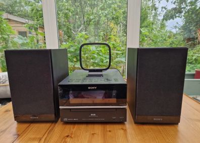 Sony CMT-BX70 Micro HiFi System (2008) - CD player and iPod dock