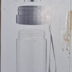 Drinks bottle with tea strainer