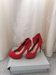 Jessica Simpson heels size 3