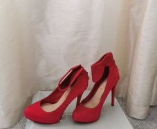 Jessica Simpson heels size 3