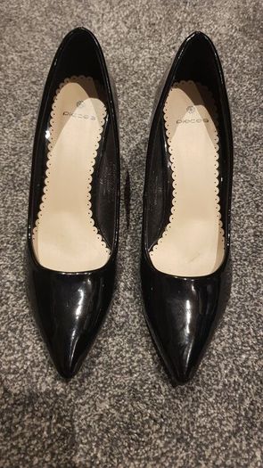 PIECES Black Patent Heels - Size 4