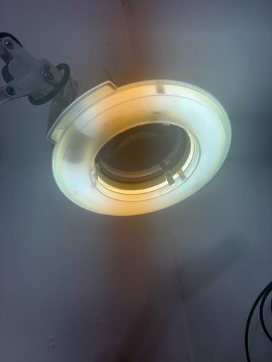 Magnifying ring light for facials etc