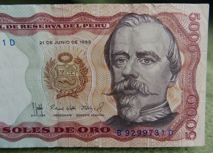 Variety of 10 Different Foreign Banknotes most of Peru