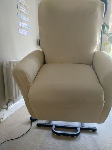 Dual motor riser recliner