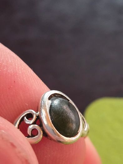 Ladies sterling silver ring