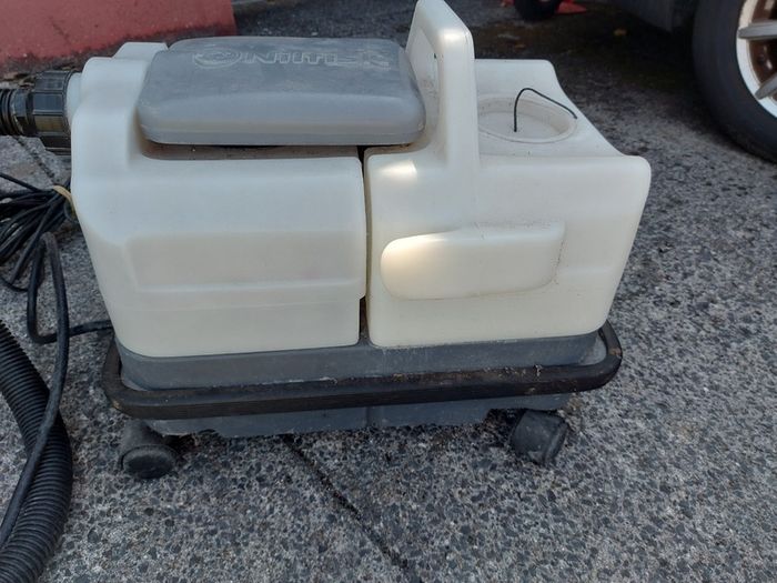 NILFISK AX 9 Carpet Cleaner, working great and in excellent condition