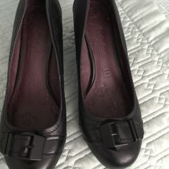 ladies Black leather footglove shoes. Size 4/ 37