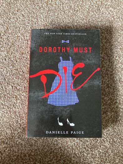 Dorothy Must Die by Danielle Paige fantasy retelling book set