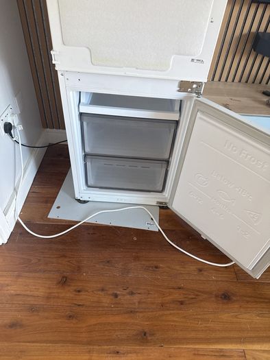 SAMSUNG integrated Fridge Freezer : BRB26705FWW