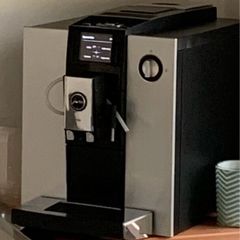 JURA Coffee Maker + 1 kg Coffee Beans
